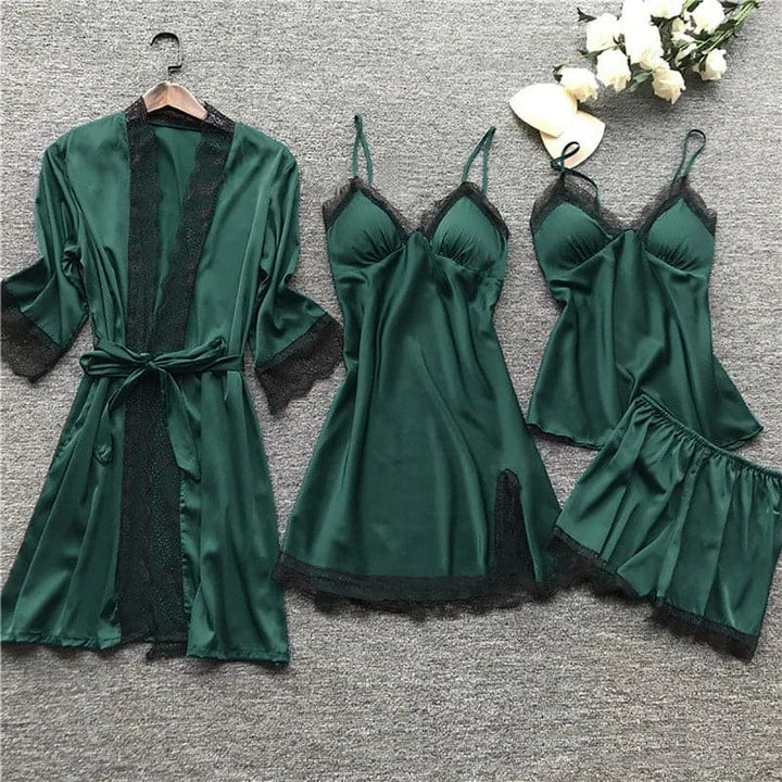 Amber groene pyjamaset met kant, vierdelig setje vlak neergelegd
