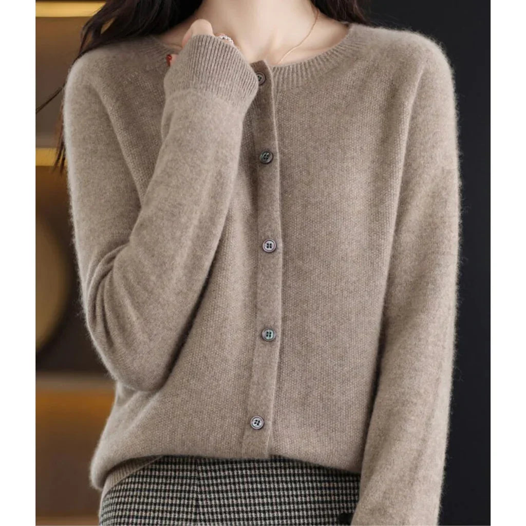Anouk taupe wollen cardigan, close-up voorkant