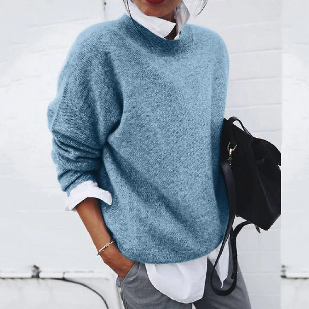 Anouk oversized gebreide trui in lichtblauw, gedragen close-up