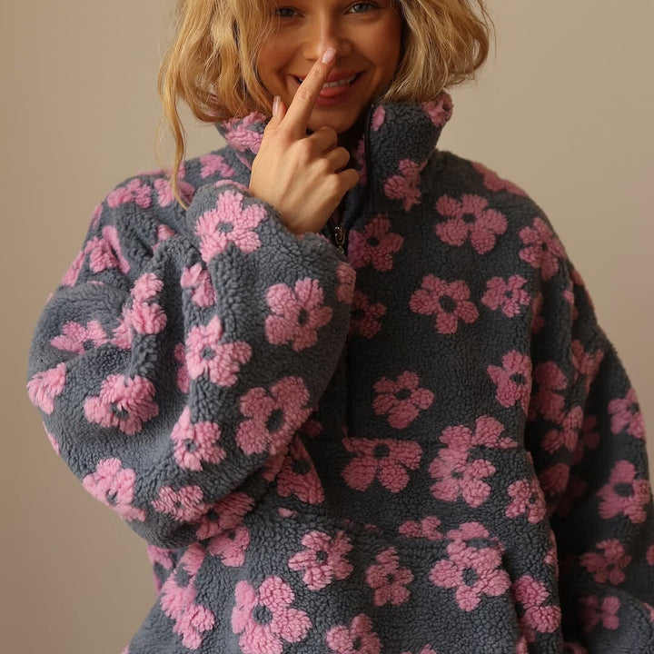 Bente bloemenprint fleece trui, close-up mouw en kraag