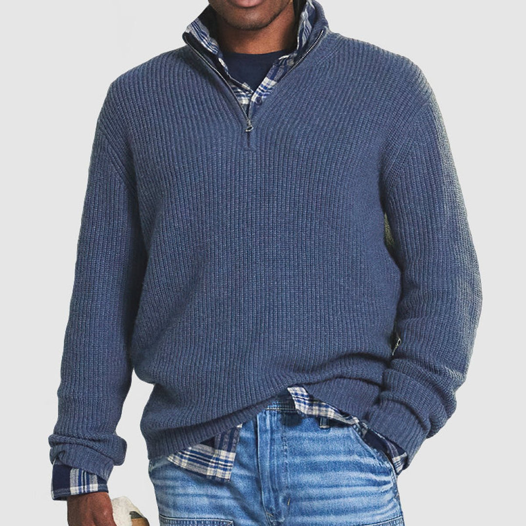 Bram blauwe rib quarter-zip gebreide pullover, vooraanzicht met geruit overhemd