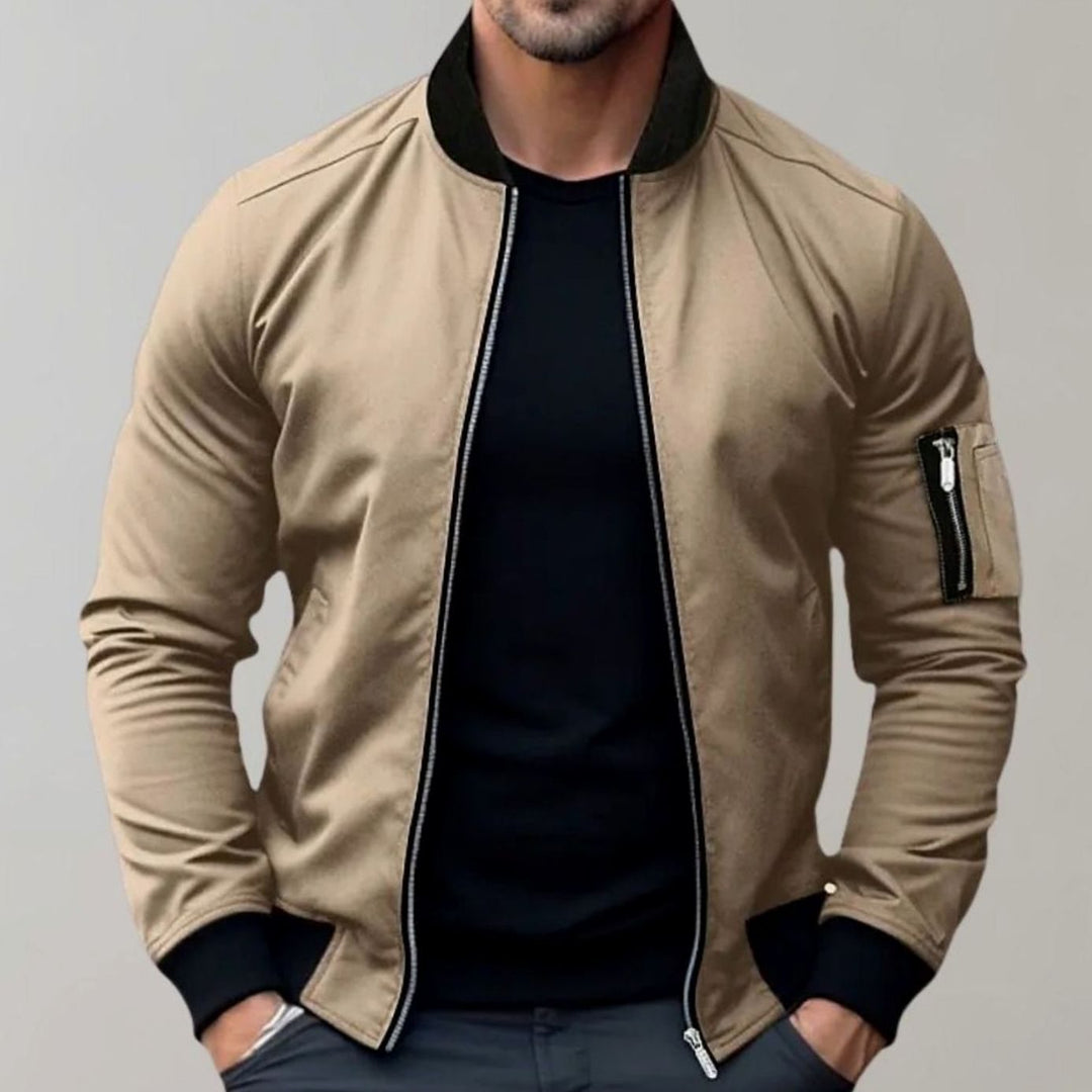 Casper beige bomberjack met geritste mouwzak, vooraanzicht