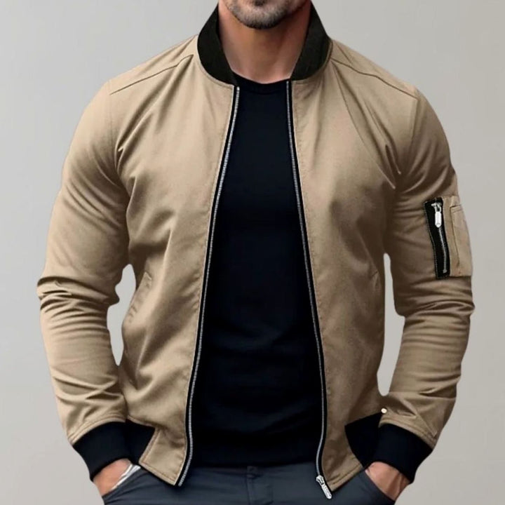 Casper beige bomberjack met geritste mouwzak, vooraanzicht
