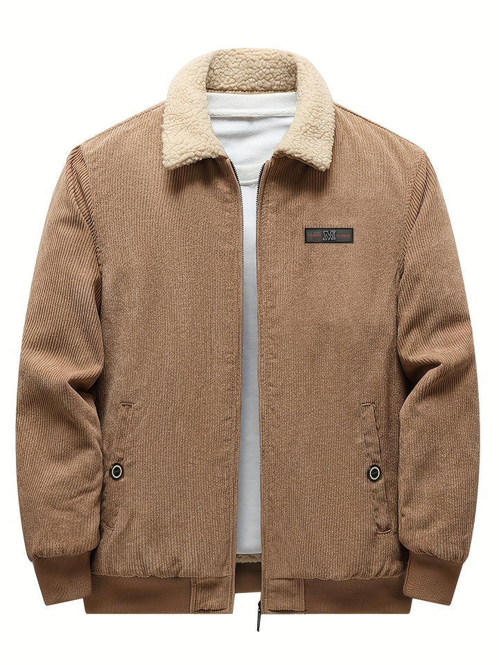 Daan corduroy bomberjack in beige, volledig geopend met witte trui eronder