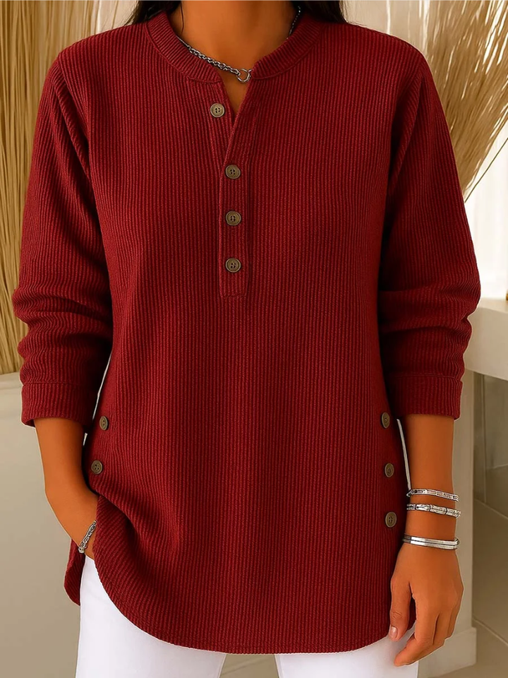 Femke rode geribbelde blouse met knoopdetails, vooraanzicht