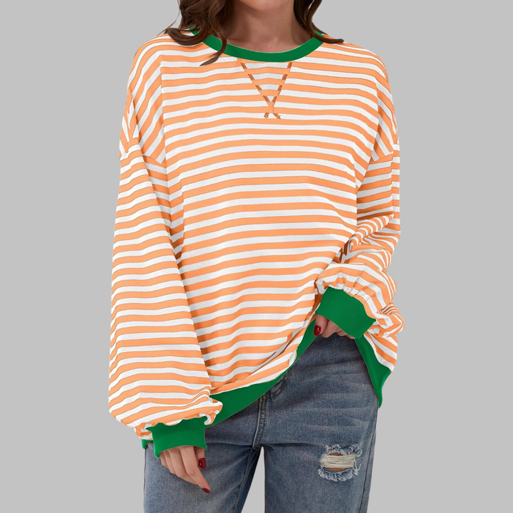 Femke oranje wit gestreepte sweater met groene boorden, vooraanzicht