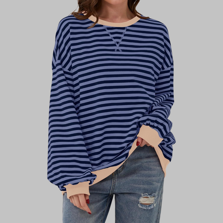 Femke blauw marineblauw gestreepte sweater met beige boorden, vooraanzicht