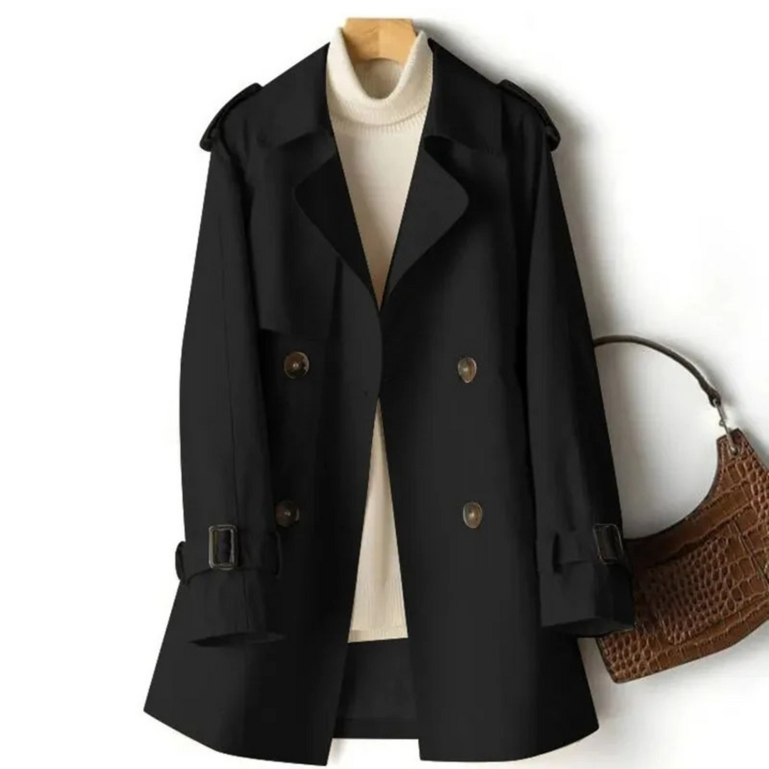 Fenna zwarte lange trenchcoat met ceintuur, vooraanzicht