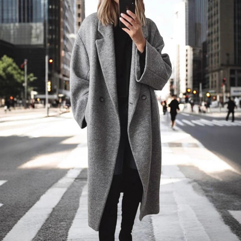 Fleur oversized wollen mantel in grijs, vooraanzicht op straat