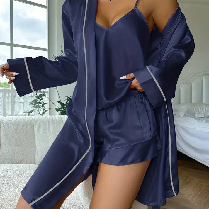 Iris driedelige pyjamaset in marineblauw met kimono, vooraanzicht