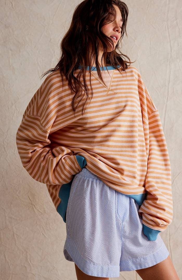 Iris gestreepte sweater achteraanzicht met blauwe short