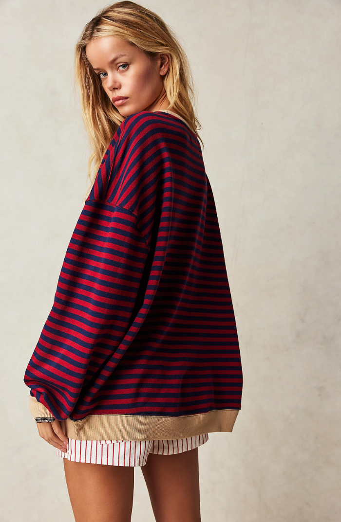 Iris gestreepte sweater achteraanzicht met denim short