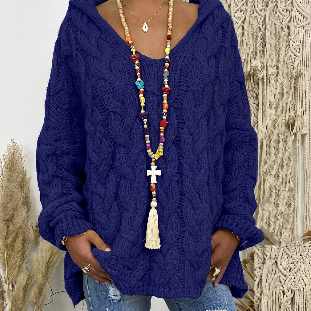 Kaylee donkerblauwe oversized kabelgebreide trui met V-hals, vooraanzicht