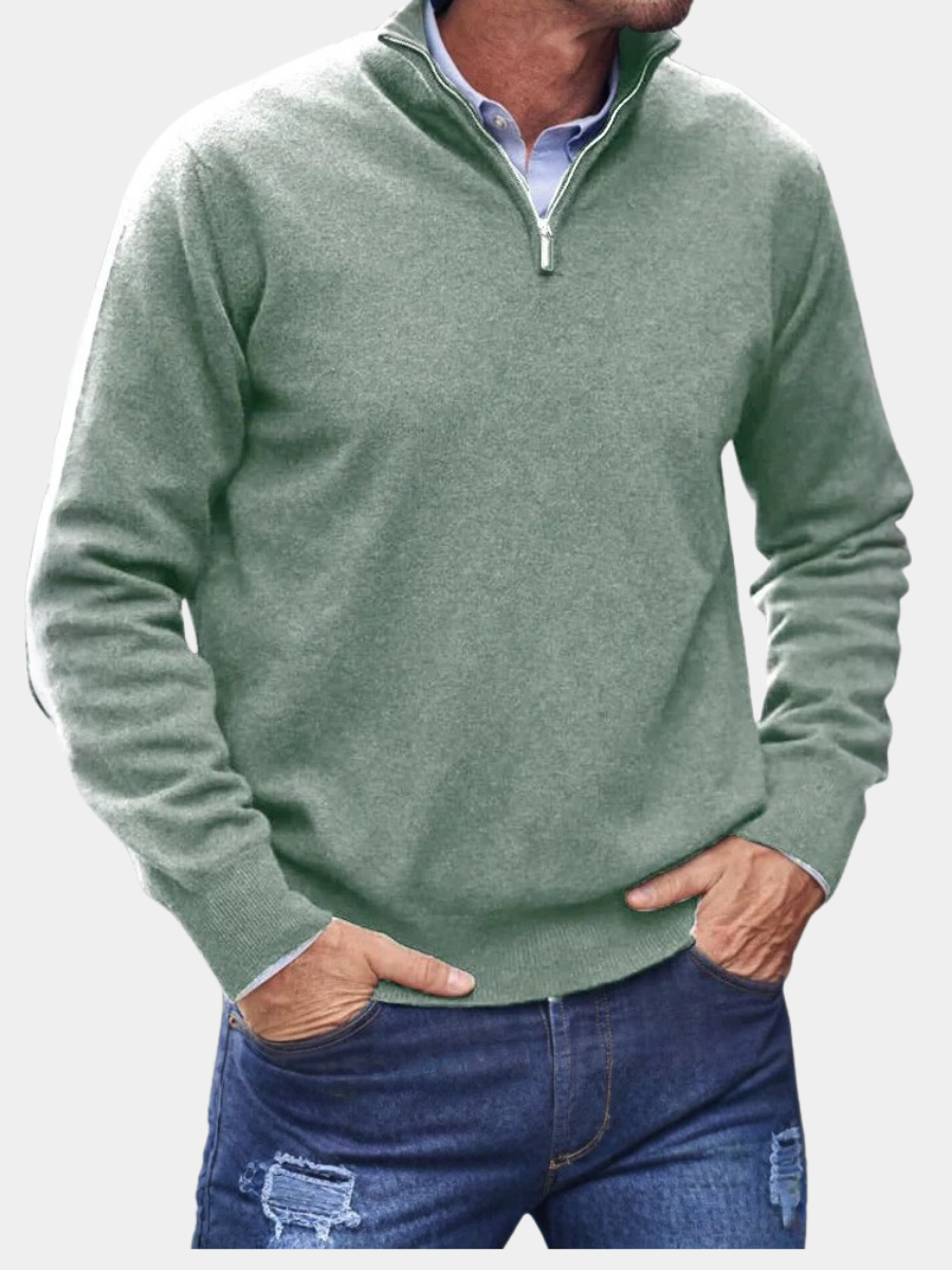 Laurent groene half-zip trui, vooraanzicht met handen in zakken