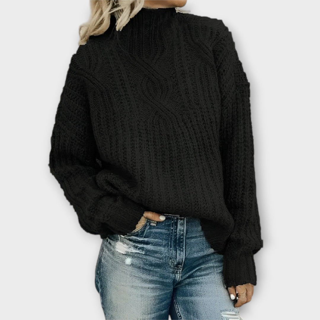 Loes zwarte gebreide oversized coltrui met kabelpatroon, vooraanzicht