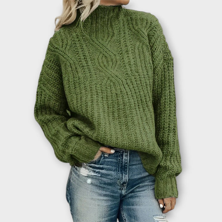 Loes groene gebreide oversized coltrui met kabelpatroon, vooraanzicht