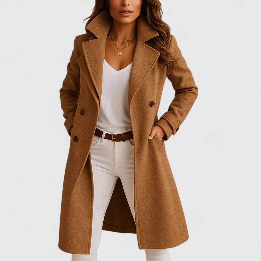 Marit getailleerde lange jas met revers in camel, detail voorpand