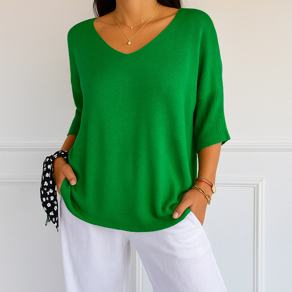Marit groene V-hals pullover met korte mouwen, close-up