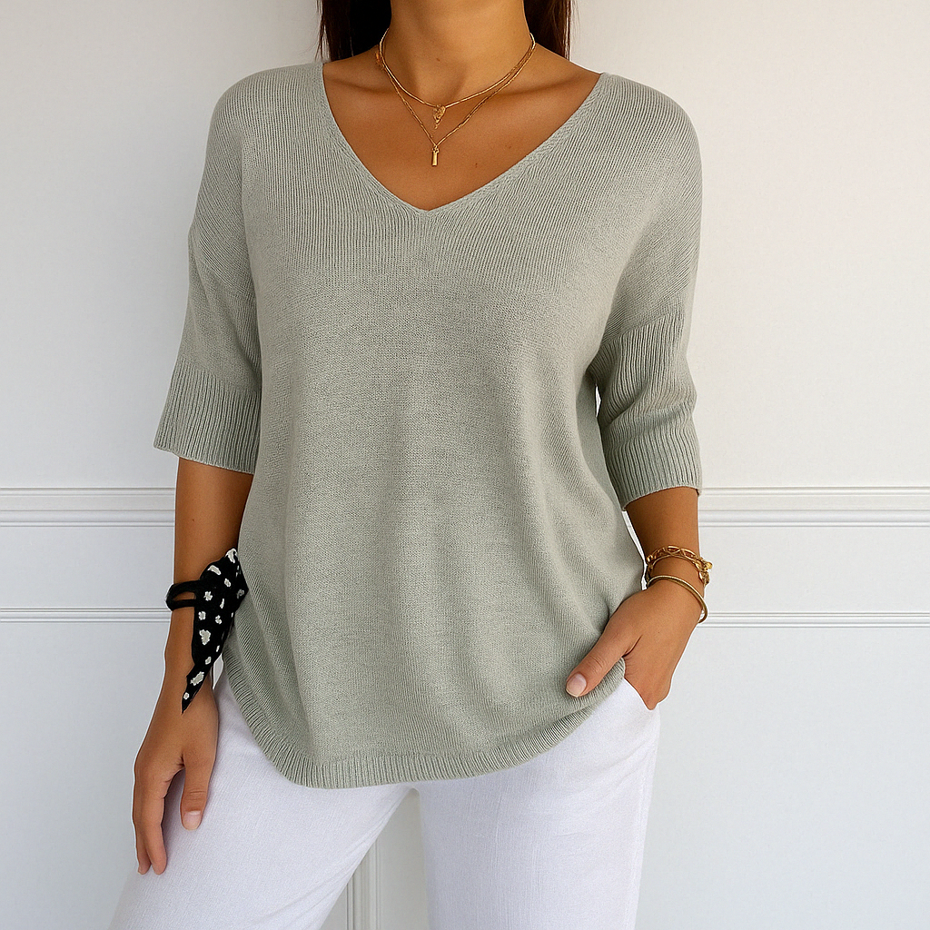 Marit lichtgroene V-hals pullover met korte mouwen, vooraanzicht