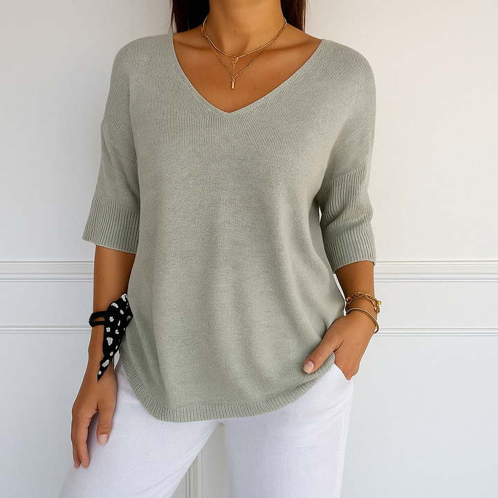 Marit lichtgroene V-hals pullover met korte mouwen, vooraanzicht