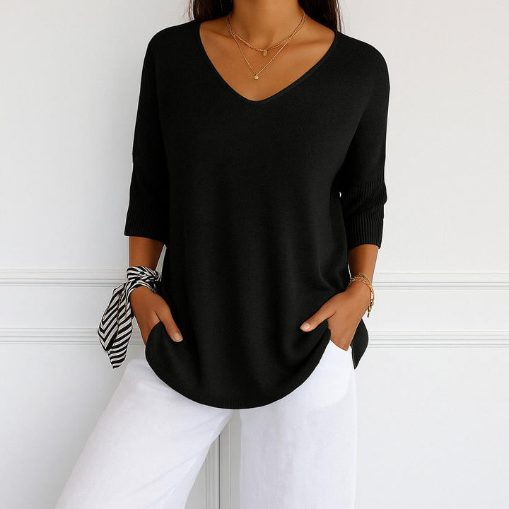 Marit zwarte V-hals pullover met korte mouwen, vooraanzicht