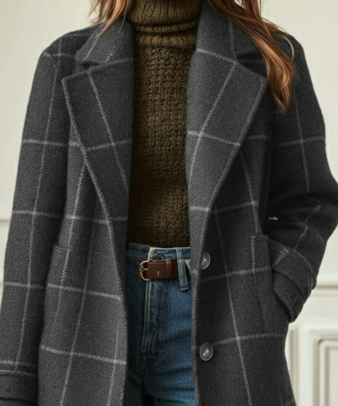 Close-up van de reverskraag van de Marit coat in grijs