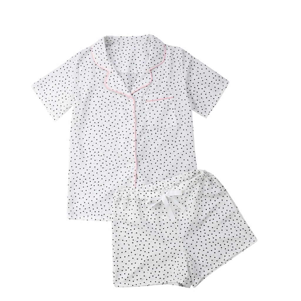 Merel witte stippen pyjama set, plat gefotografeerd