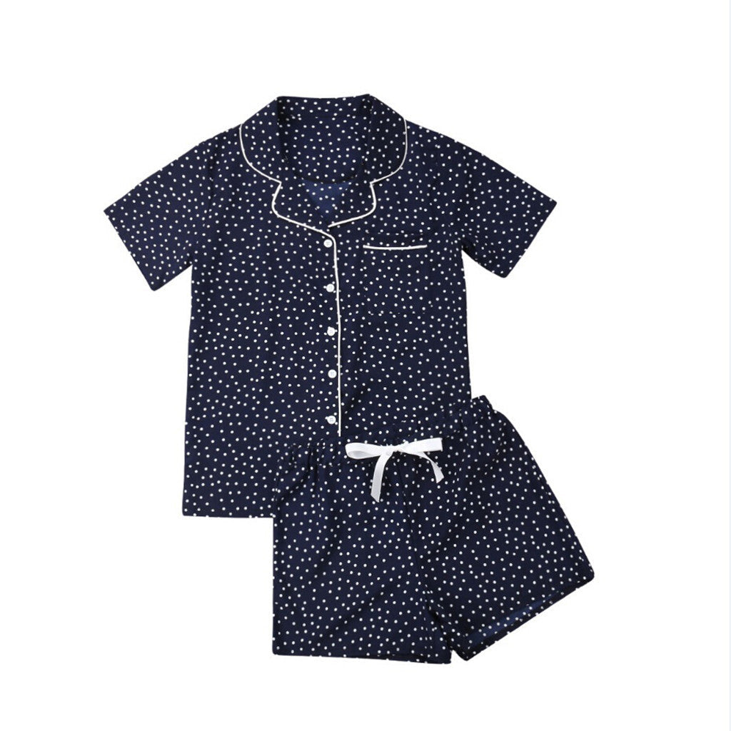 Merel donkerblauwe stippen pyjama set, plat gefotografeerd