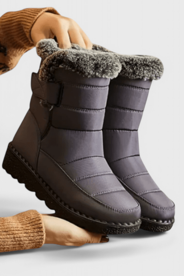 Roos waterdichte winterlaarzen in grijs met bontrand, zijaanzicht
