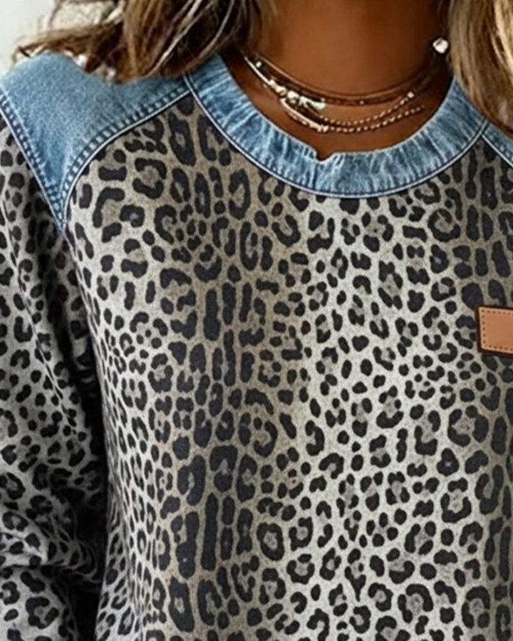 Roosmarijn grijze sweater close-up ronde hals