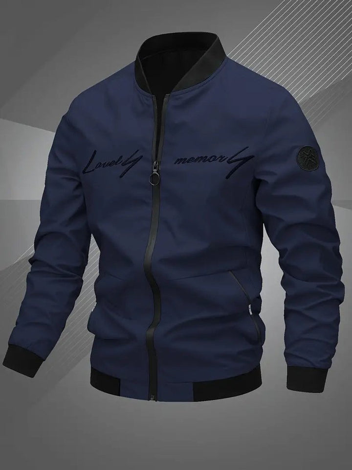 Ruben marineblauw bomberjack met geborduurd detail, vooraanzicht