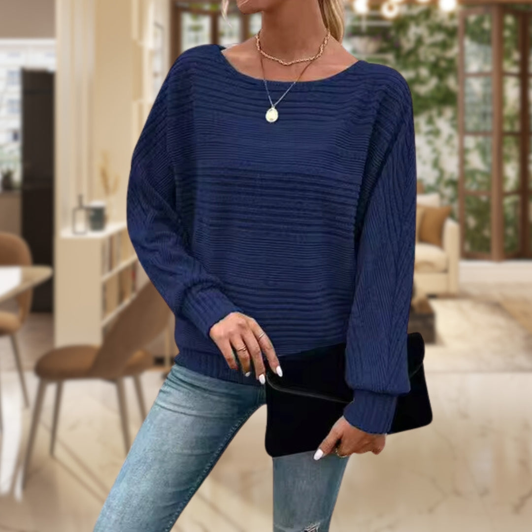 Sanne ronde hals rib trui met vleermuismouwen, vooraanzicht blauw