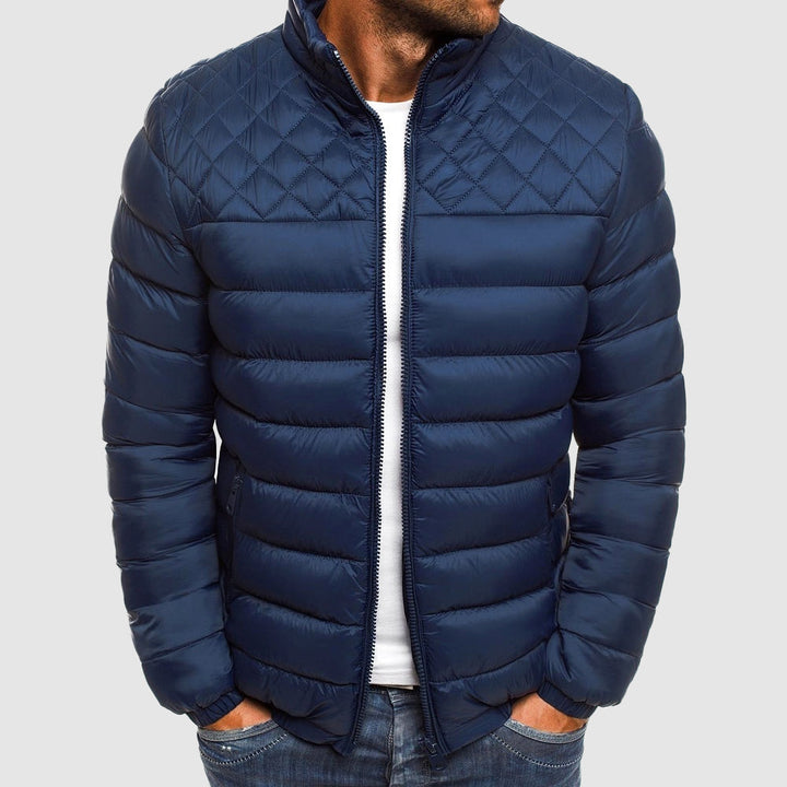 Thijmen gewatteerde puffer jas in marineblauw, vooraanzicht