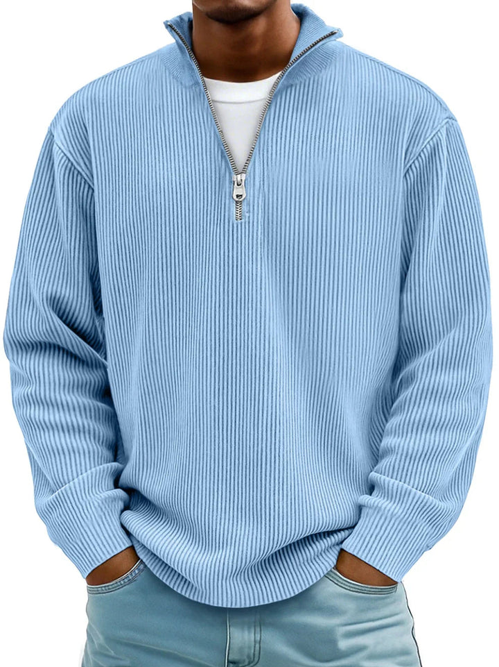 Thijs geribbelde half-zip sweater in lichtblauw, vooraanzicht