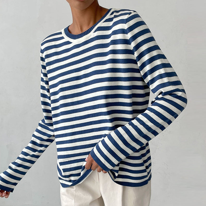Wietske gestreepte sweatshirt in blauw en wit, vooraanzicht