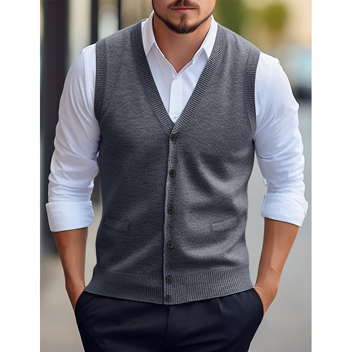 Willem grijs geknoopt V-hals vest, vooraanzicht met wit overhemd